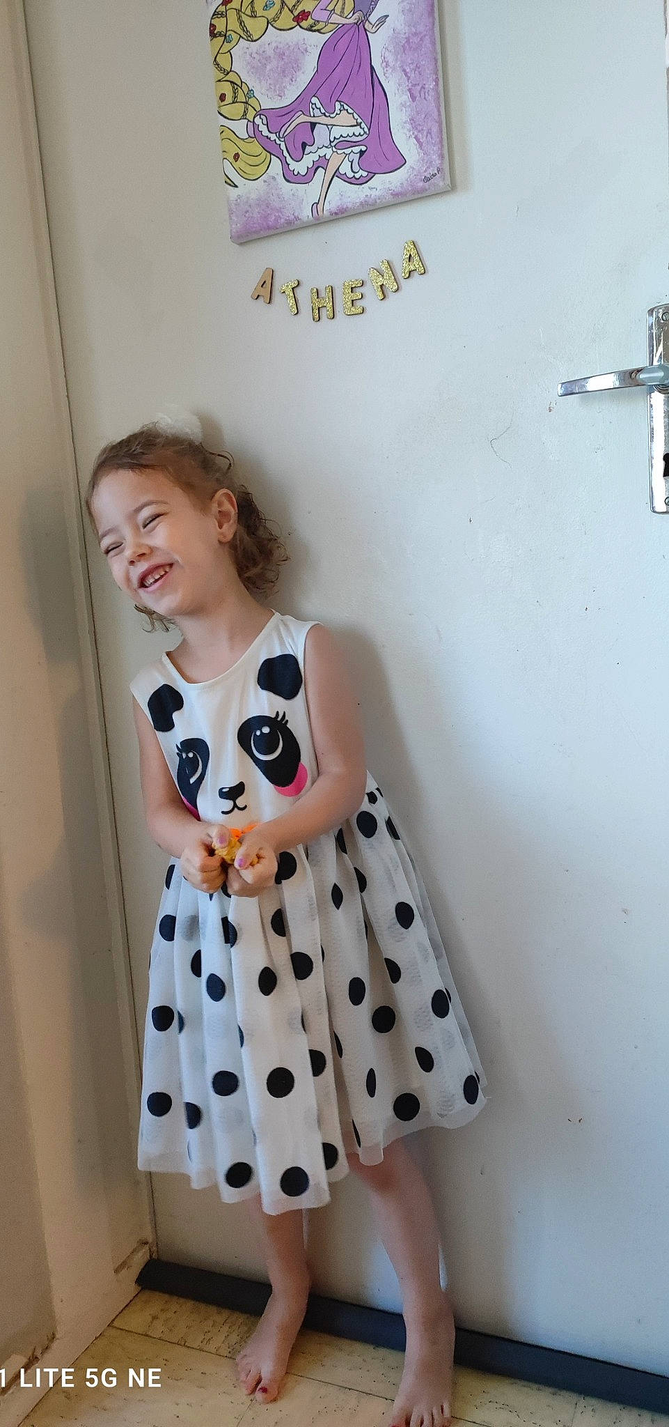 Athéna participe au concours pour gagner de l'argent avec cette photo : baby_toddler_clothing, child, cocktail_dress, day_dress, design, dress, electric_blue, fashion_design, joy, neck, one_piece_garment, pattern, person, plant, sleeve, smile, t_shirt, toddler, top, vintage_clothing