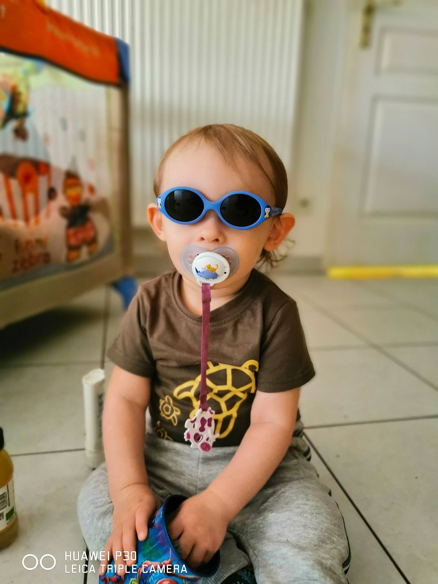 Paolo a rejoint le concours — aidez-le/la à gagner de superbes lots ! aviator_sunglass, baby, child, cool, eyewear, fun, glasses, goggles, person, personal_protective_equipment, smile, sunglasses, t_shirt, toddler, vacation, vision_care
