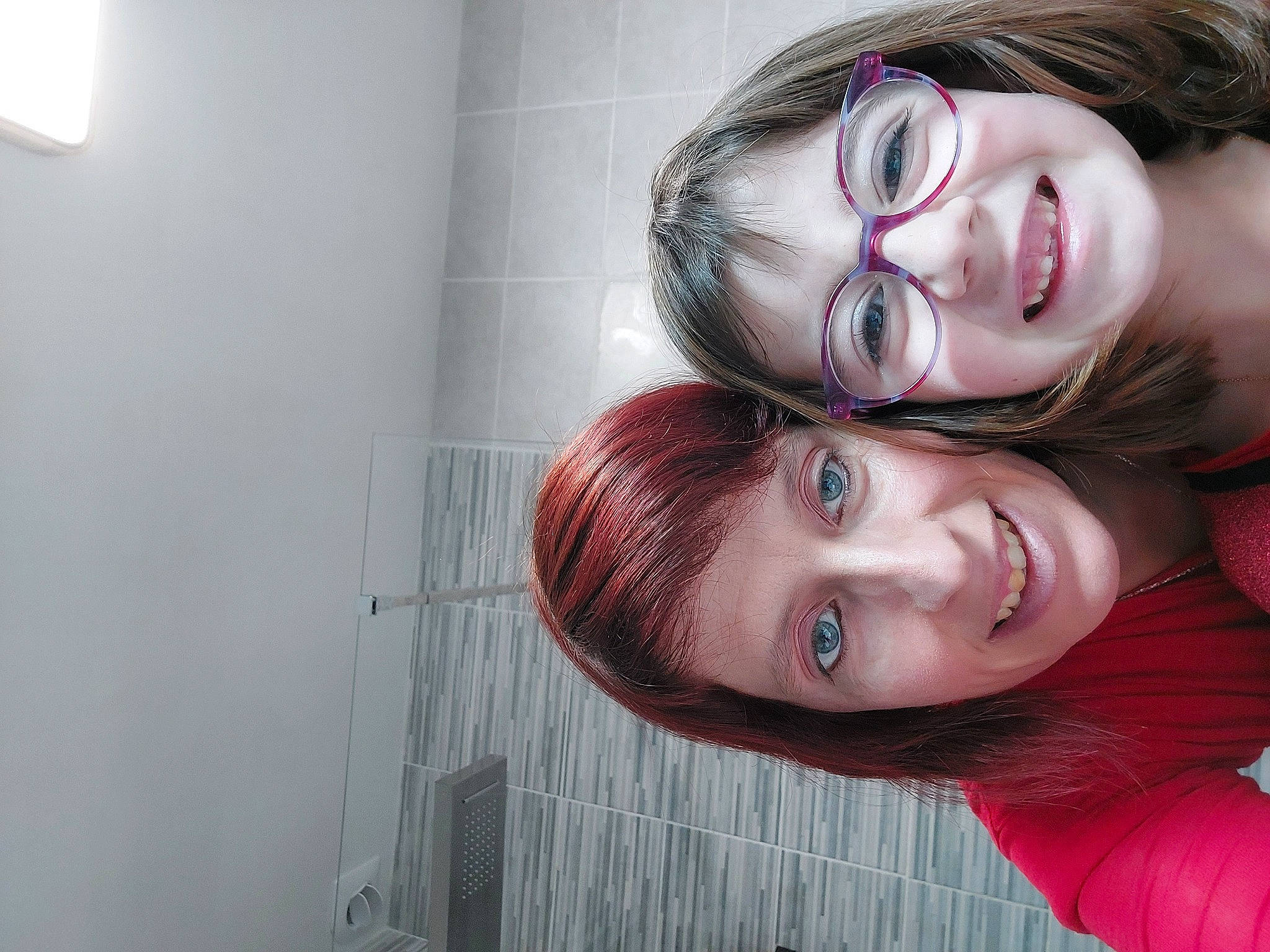 Milana a rejoint le concours — aidez-le/la à gagner de superbes lots ! black_hair, brown_hair, cheek, event, eyelash, eyewear, flash_photography, happy, jaw, joy, lip, lipstick, magenta, mouth, nose, person, selfie, skin, smile, tree