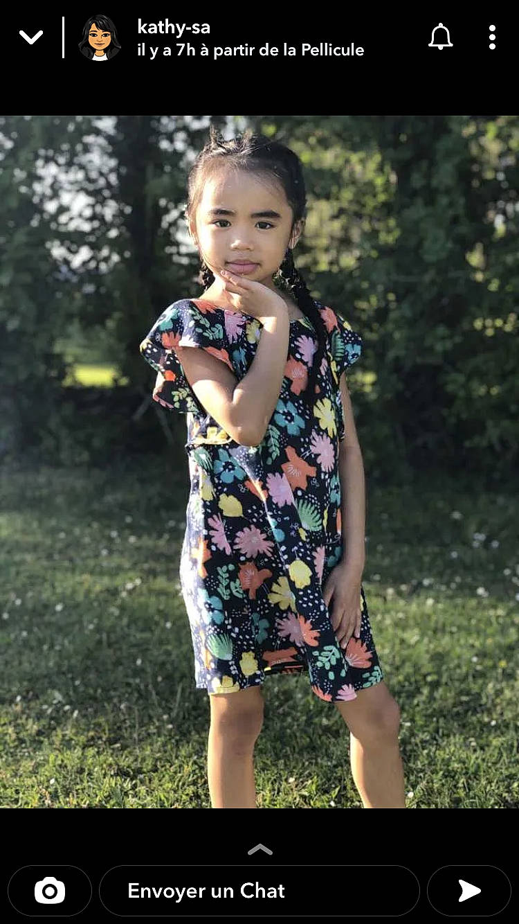 Alyssa a rejoint le concours — aidez-le/la à gagner de superbes lots ! clothing, day_dress, dress, eye, face, fashion_design, fashion_model, fawn, flash_photography, grass, happy, head, lip, neck, one_piece_garment, people_in_nature, person, plant, sleeve, street_fashion