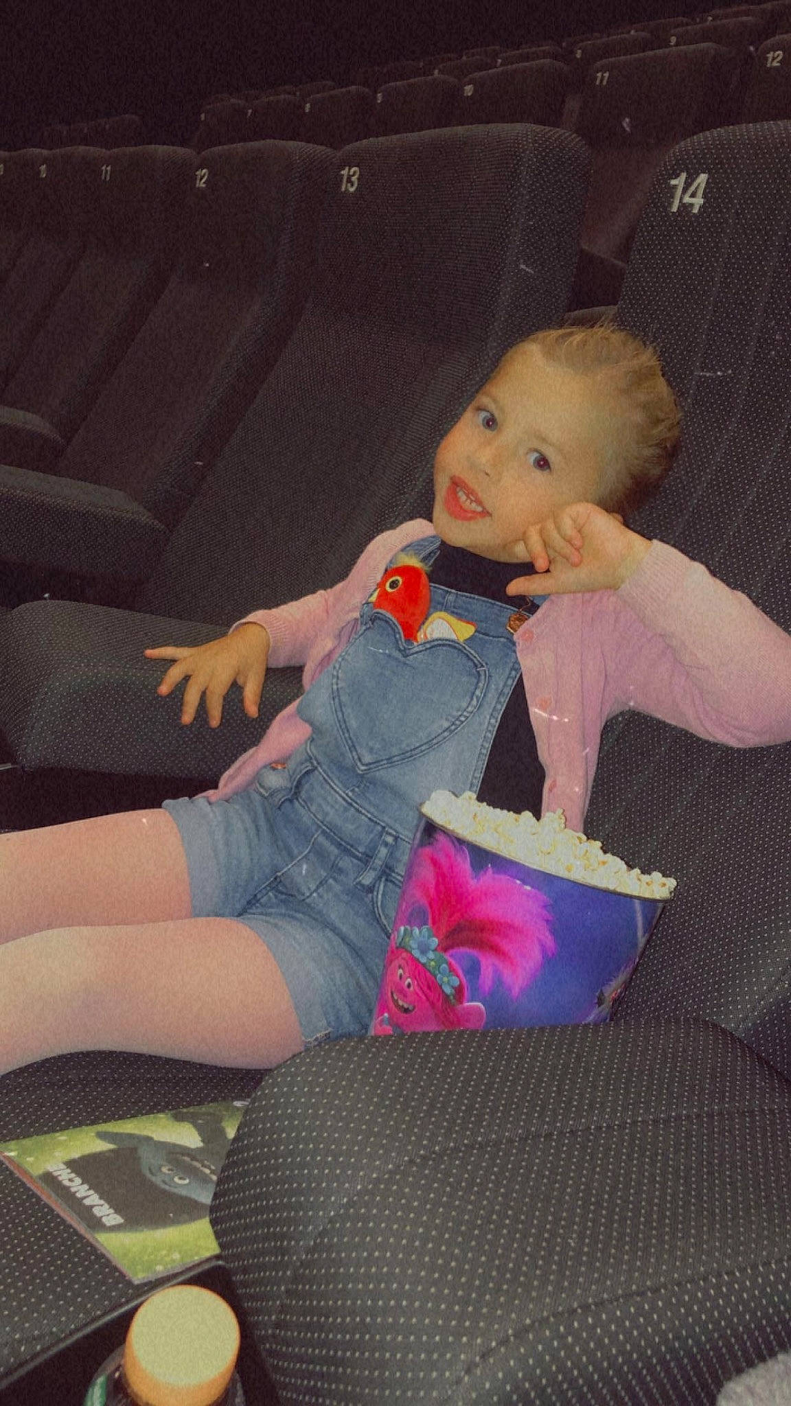 Mellina participe au concours pour gagner de l'argent avec cette photo : arm, baby, baby_toddler_clothing, blond, car_seat, comfort, couch, elbow, finger, fun, human_body, human_leg, joint, knee, lap, leg, person, sitting, sock, thigh