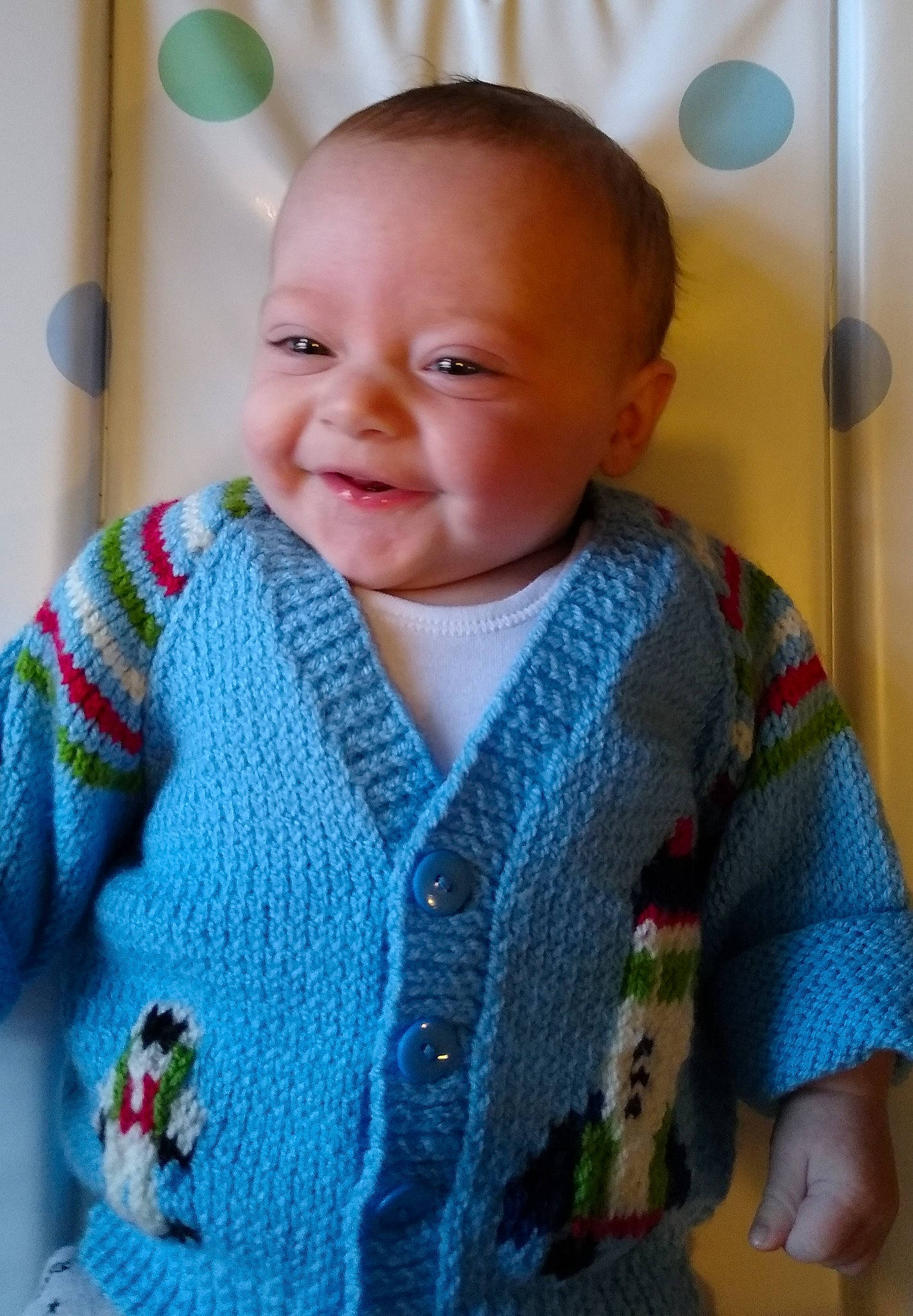 Arthur is registered to the contest to win money with this photo: arm, baby_toddler_clothing, cheek, chin, clothing, creative_arts, eye, face, happy, head, iris, joy, lip, neck, nose, organ, person, product, skin, sleeve