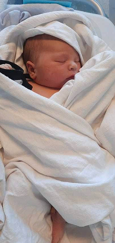 Cédrick participe au concours pour gagner de l'argent avec cette photo : baby, baby_products, baby_sleeping, baby_toddler_clothing, bedtime, cheek, child, comfort, eyebrow, hat, linens, nap, person, skin, sleep, toddler