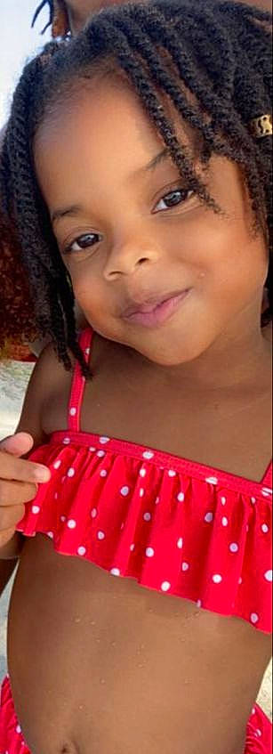 Eileen participe au concours pour gagner de l'argent avec cette photo : black, black_hair, cheek, chin, eye, eyebrow, eyelash, facial_expression, forehead, hair, happy, head, joy, lip, muscle, neck, nose, organ, person, pink