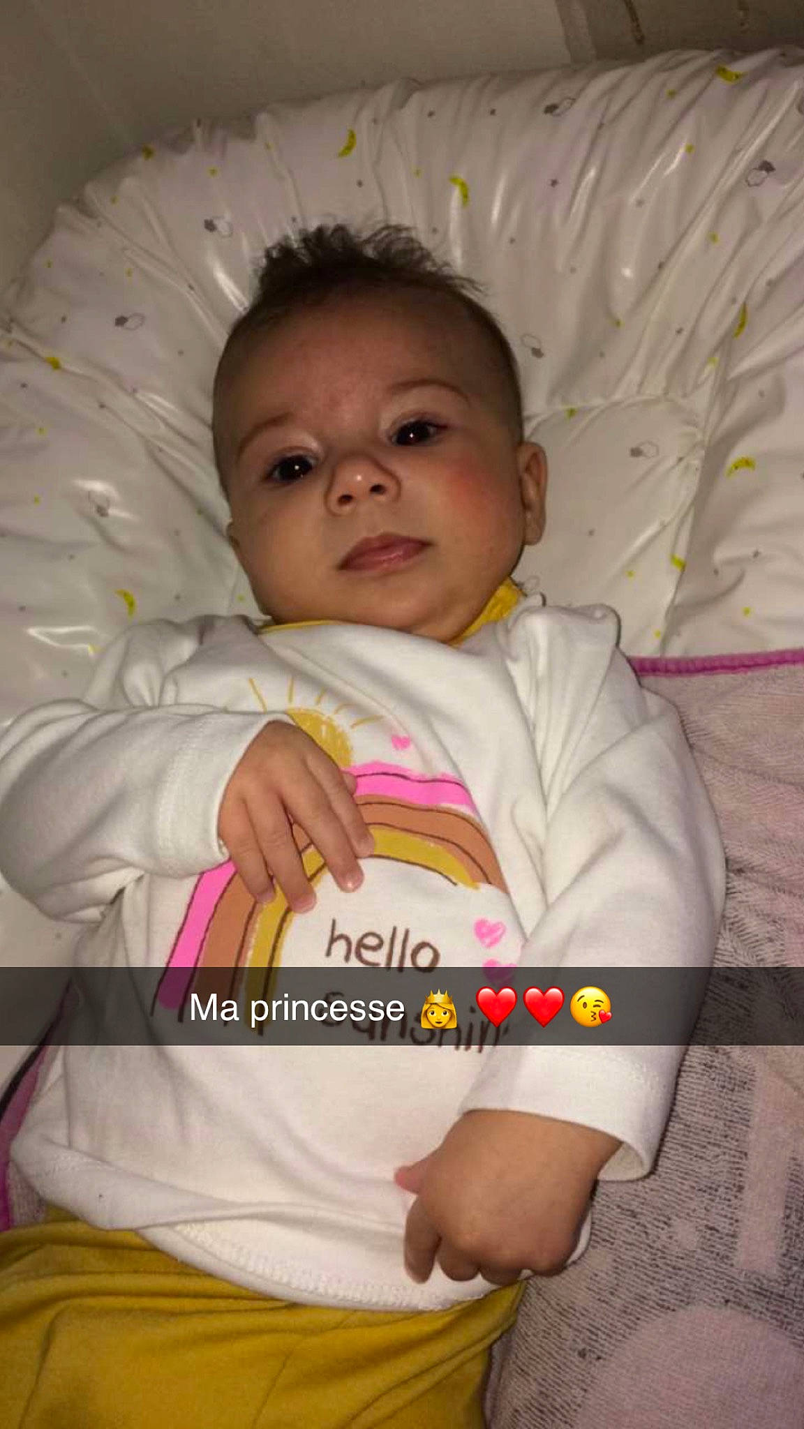 Thalya a rejoint le concours — aidez-le/la à gagner de superbes lots ! baby, baby_safety, baby_toddler_clothing, cheek, child, chin, comfort, finger, fun, happy, linens, lip, mammal, nose, outerwear, person, pink, skin, sleeve, smile