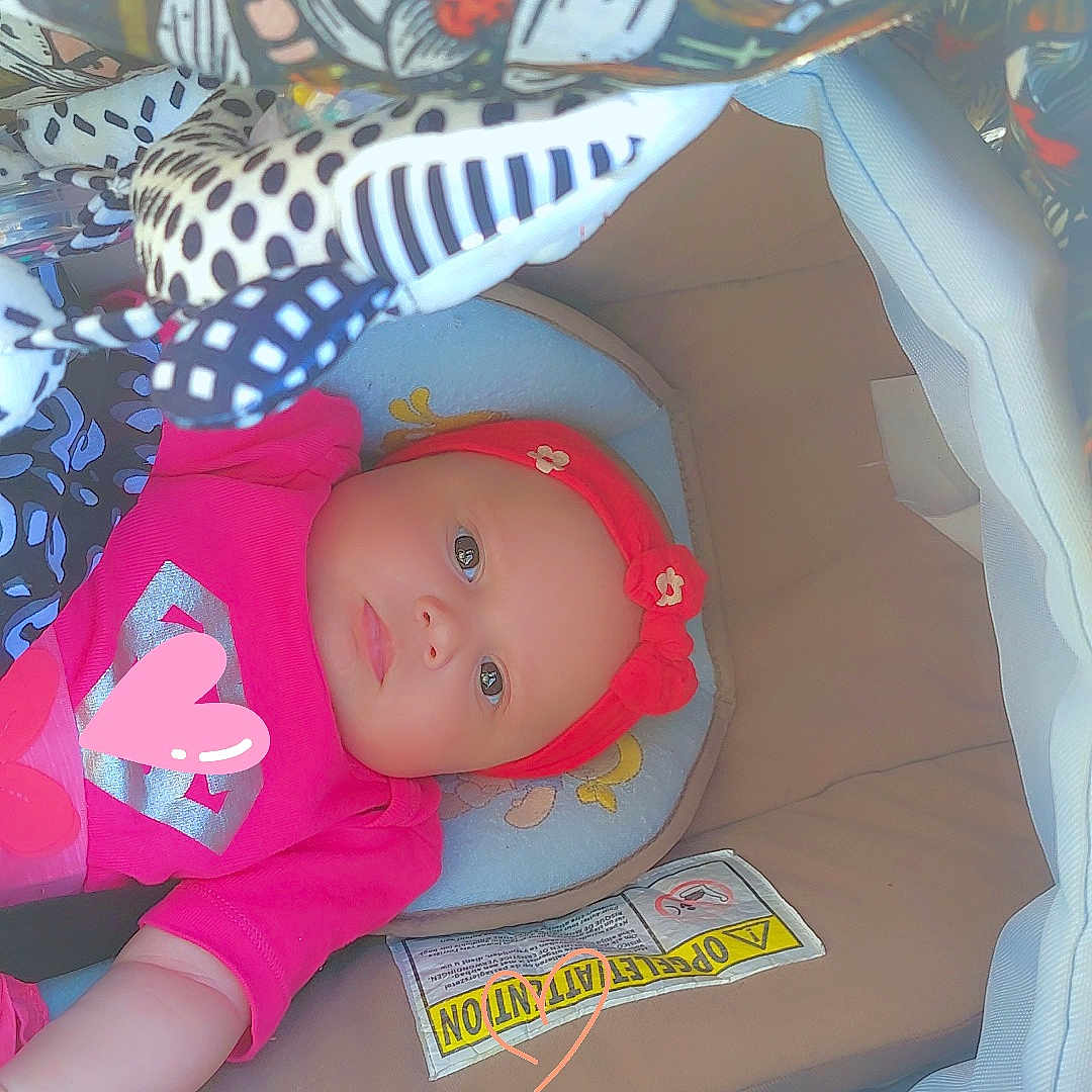 Meï-Lan a rejoint le concours — aidez-le/la à gagner de superbes lots ! animal_print, baby, baby_girl, car_seat, child, colorful, comfort, cute, face, head_support, headband, infant, outdoor, patterned_fabric, pink_clothing, portrait, seat, soft_light, stroller, young_child