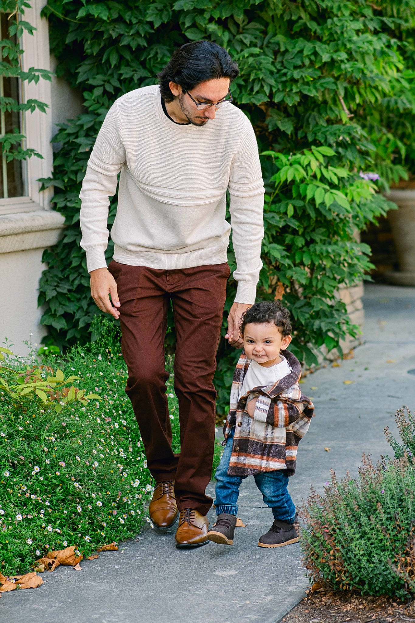 Avery is registered to the contest to win money with this photo: boot, cap, child, eyewear, garden, glasses, grass, hairstyle, hat, leaf, leisure, people, people_in_nature, person, plant, sleeve, spring, standing, sunglasses, toddler
