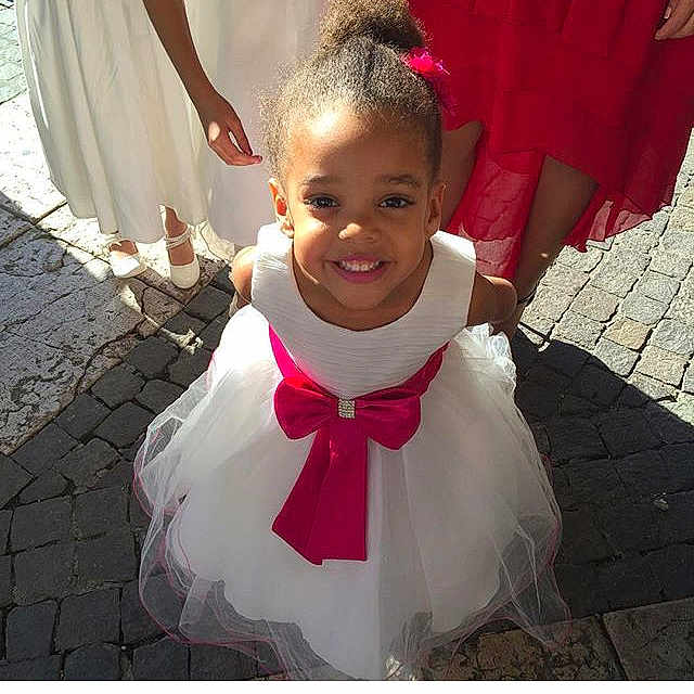 Milhyana participe au concours pour gagner de l'argent avec cette photo :