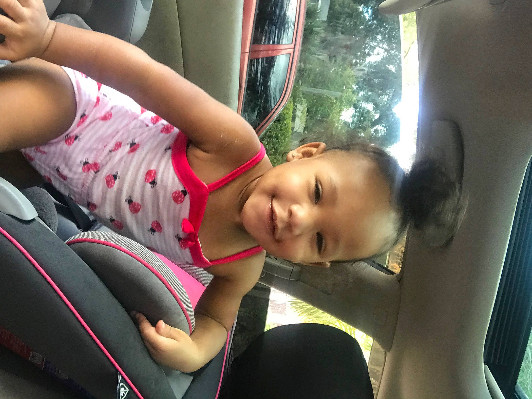 Jazzlynn is registered to the contest to win money with this photo: auto_part, automotive_design, automotive_exterior, automotive_lighting, black_hair, car, car_seat, child, family_car, fun, happy, joy, leisure, motor_vehicle, person, smile, thigh, toddler, tree, vehicle