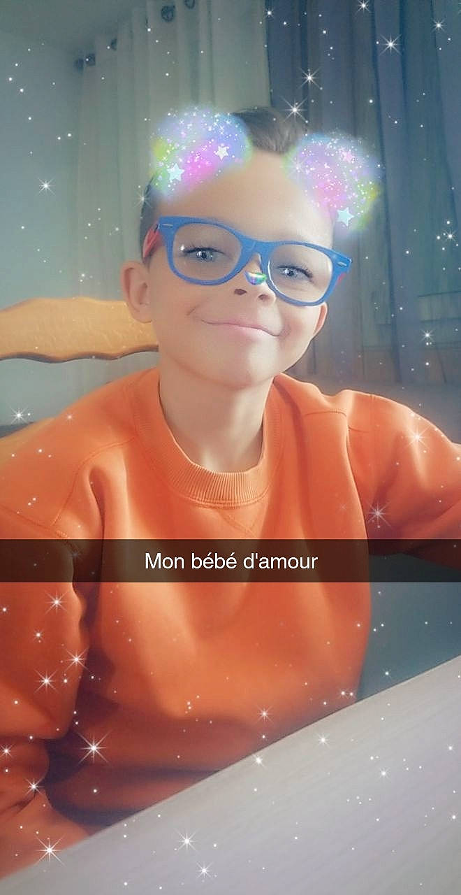 Kenzy participe au concours pour gagner de l'argent avec cette photo : animation, bathing, cartoon, child, cool, face, fictional_character, glasses, illustration, joy, muscle, person, smile, space