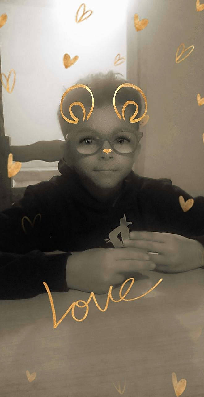 Kenzy participe au concours pour gagner de l'argent avec cette photo : animation, ear, fictional_character, forehead, headwear, person, photography, smile