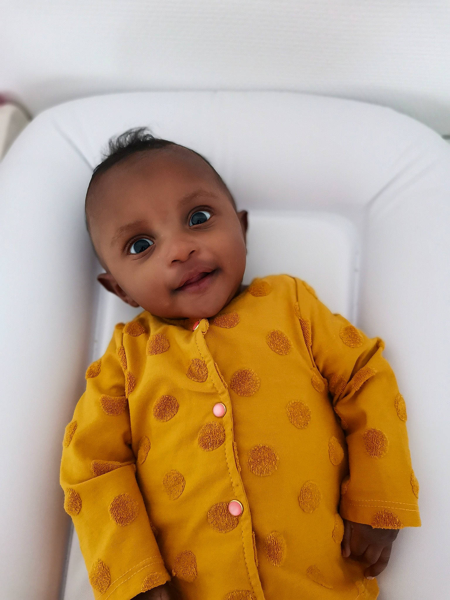 Ilona participe au concours pour gagner de l'argent avec cette photo : arm, baby, baby_toddler_clothing, blazer, cheek, collar, comfort, eye, face, finger, head, jacket, nose, outerwear, person, skin, sleeve, smile, textile, toddler