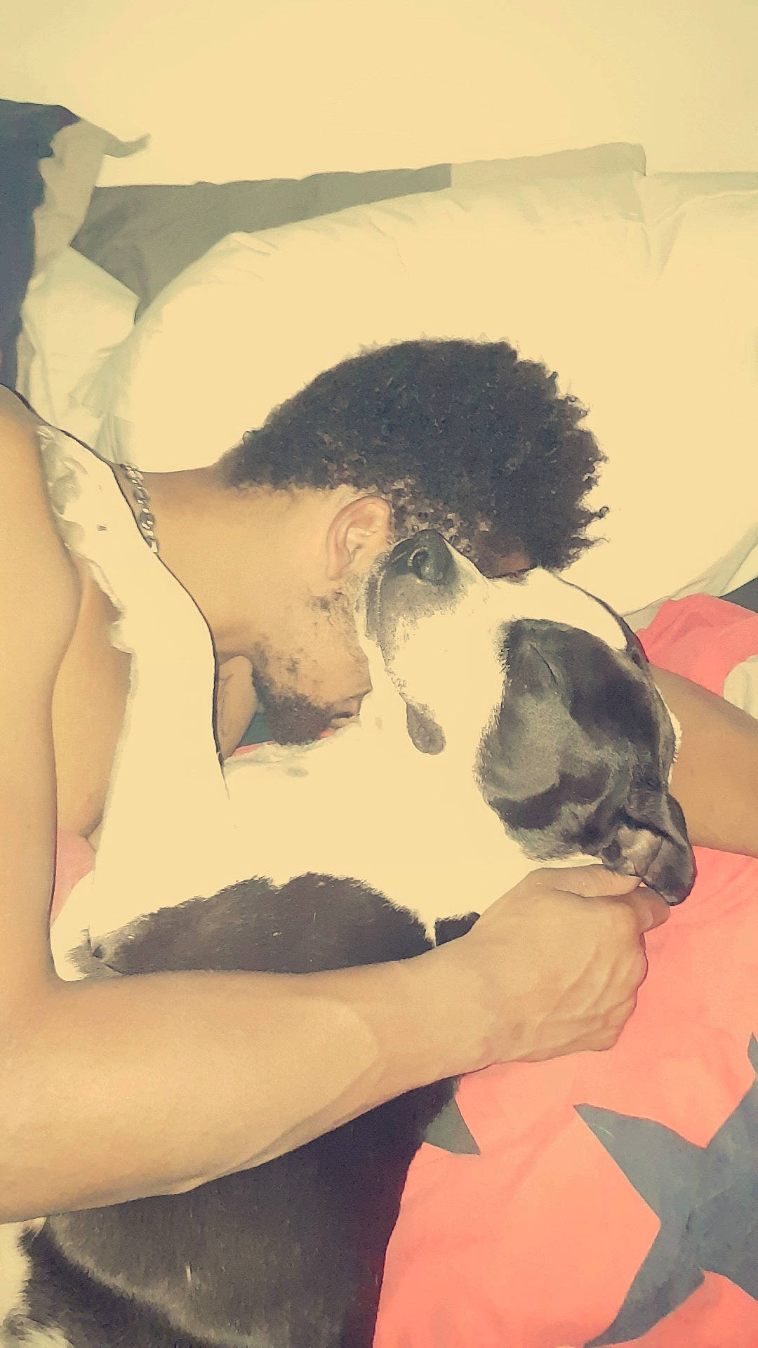 Gwada participe au concours pour gagner de l'argent avec cette photo : black_hair, canidae, ear, gesture, interaction, love, neck, puppy_love