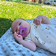 Yvana a rejoint le concours — aidez-le/la à gagner de superbes lots ! baby, pacifier, blanket, grass, outdoor, sunlight, playground, slide, infant, child, clothing, blue, green, nature, toy, cute, person, soft, relaxing, daytime