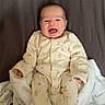 Yvana participe au concours pour gagner de l'argent avec cette photo : baby, smiling, infant, onesie, blanket, couch, indoors, happy, child, cozy, soft, seat, person, cute, small, portrait, clothing, young, sitting, comfort