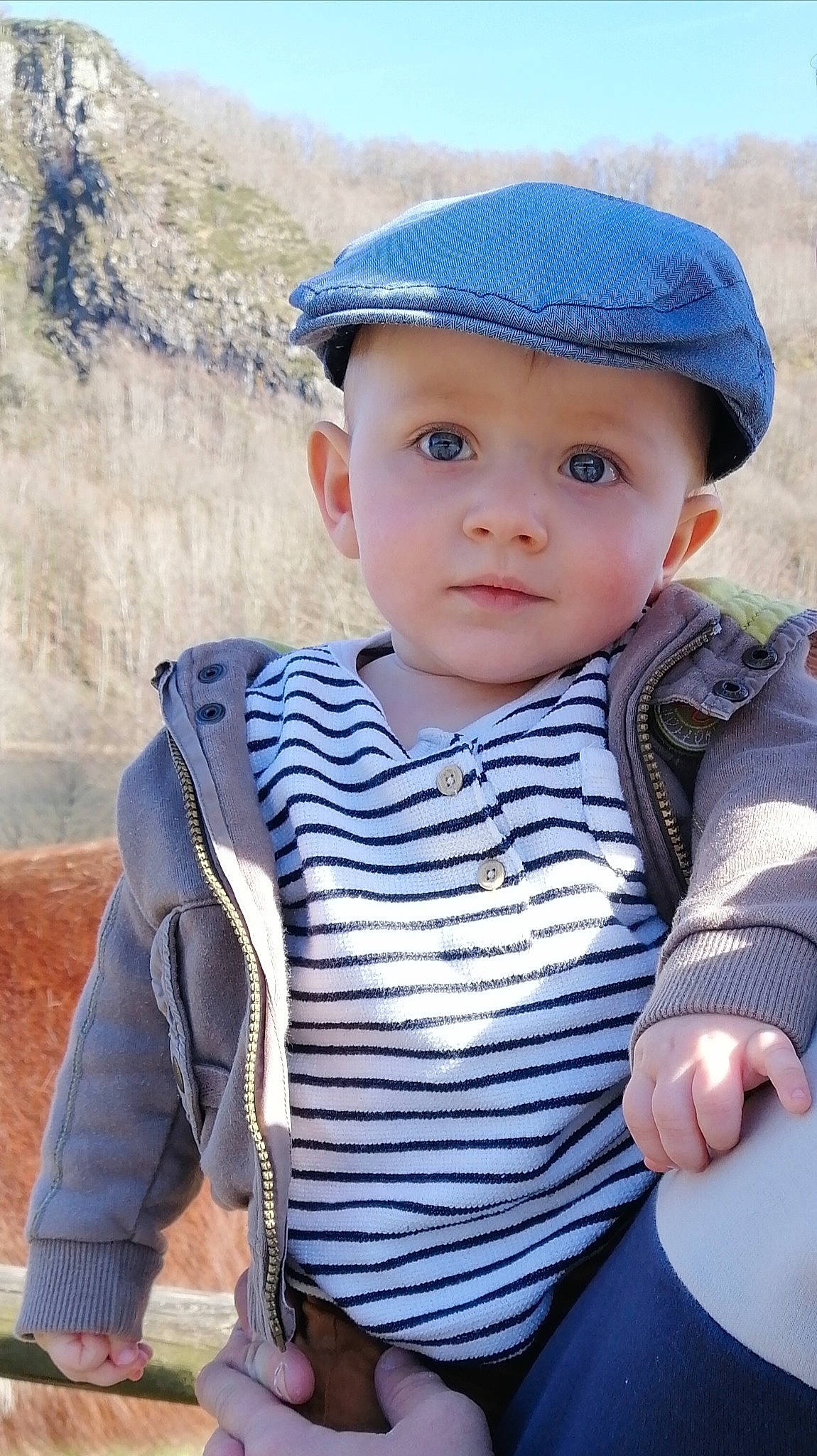 Hugo a rejoint le concours — aidez-le/la à gagner de superbes lots ! azure, baby, baby_toddler_clothing, blue, cap, cheek, cool, electric_blue, eye, happy, hat, head, headwear, iris, lip, outerwear, person, skin, sleeve, toddler