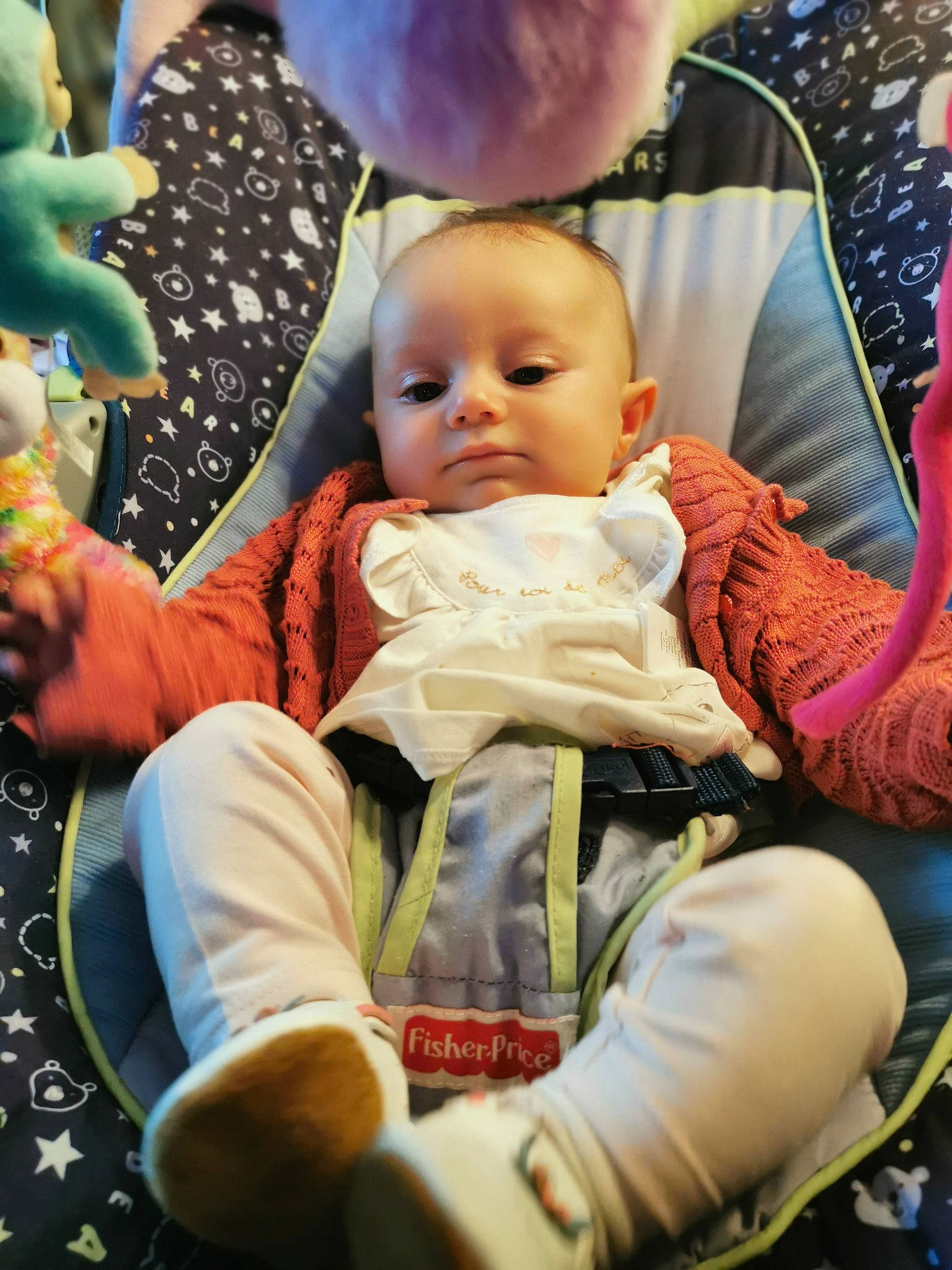 Ambre a rejoint le concours — aidez-le/la à gagner de superbes lots ! baby, baby_toddler_clothing, beauty, cheek, child, comfort, facial_expression, finger, fun, grass, green, happy, human, lap, people, person, photograph, product, skin, snapshot