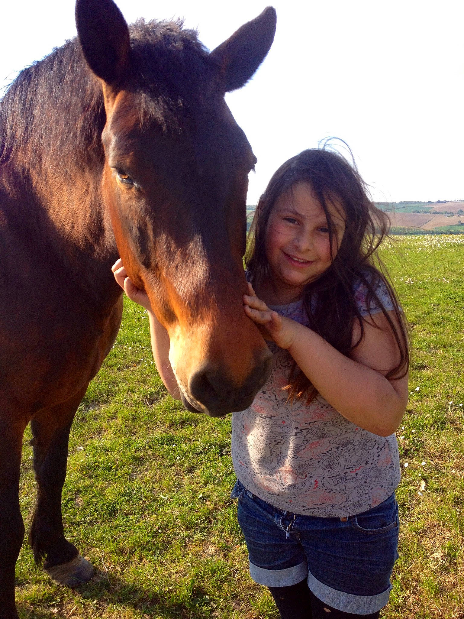 Hercule a rejoint le concours — aidez-le/la à gagner de superbes lots ! bridle, farm, fun, girl, grass, horse, horse_like_mammal, horse_supplies, horse_tack, joy, livestock, mane, mare, mustang_horse, neck, pack_animal, pasture, person, pony, rein