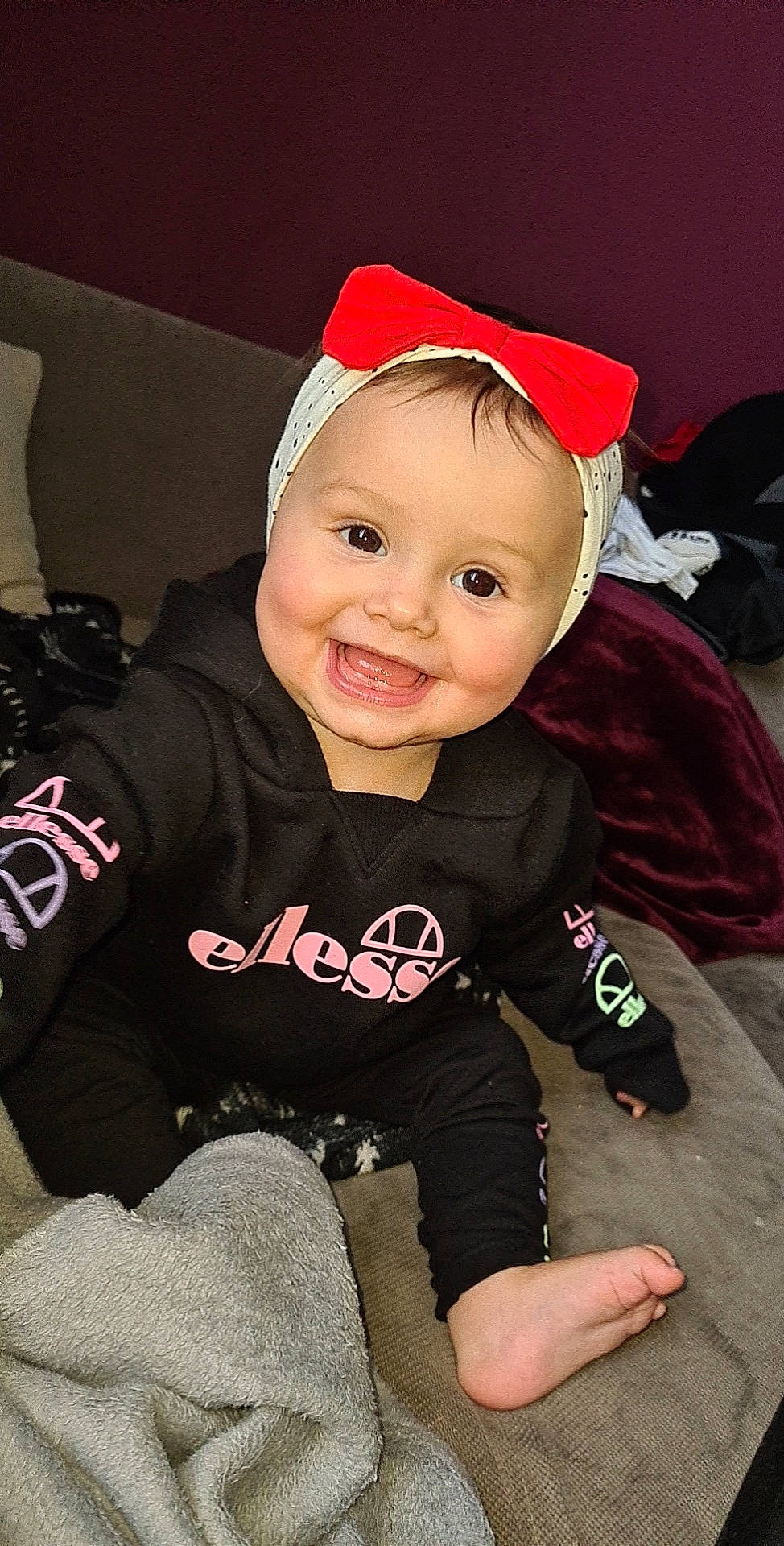 Inaya participe au concours pour gagner de l'argent avec cette photo : baby, baby_laughing, baby_toddler_clothing, cap, cheek, child, cool, costume_hat, eye, face, flash_photography, fun, happy, headgear, human_body, joy, magenta, person, skin, sleeve