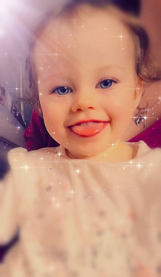 Lyana a rejoint le concours — aidez-le/la à gagner de superbes lots ! bathing, blond, cheek, chest, eyebrow, eyelash, flash_photography, fun, happy, iris, jewellery, joy, lip, lipstick, mouth, nose, person, pink, skin, smile