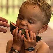 Eiden a rejoint le concours — aidez-le/la à gagner de superbes lots ! child, toddler, watermelon, fruit, eating, hands, bracelet, temporary_tattoo, tattoo, skin, face, hair, mouth, summer, outdoor, blurred_background, hand, closeup, expression, food