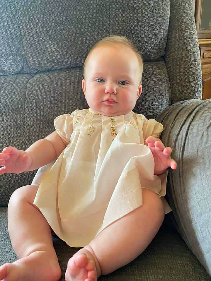 Lilly is registered to the contest to win money with this photo: baby, baby_toddler_clothing, blond, cheek, child, comfort, finger, foot, human_leg, joint, knee, nail, neck, person, sitting, skin, sleeve, smile, thigh, thumb