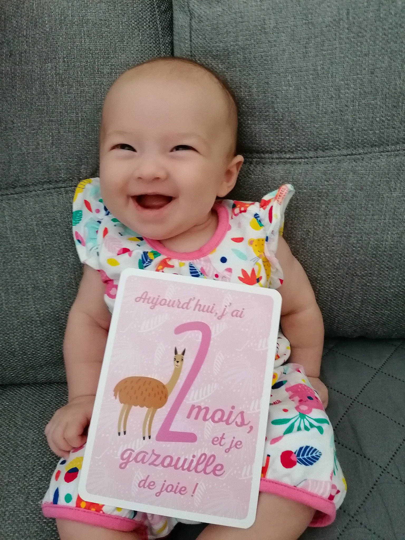 Garance participe au concours pour gagner de l'argent avec cette photo : baby, baby_toddler_clothing, child, happy, joy, neck, person, pink, sleeve, smile, t_shirt, toddler