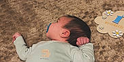 Zack participe au concours pour gagner de l'argent avec cette photo : baby, blanket, child, clothing, cute, face_profile, indoors, infant, long_sleeve, lying_down, milestone_card, newborn, one_month, pacifier, peaceful, portrait, sleeping, small_hands, soft_texture, white_pants