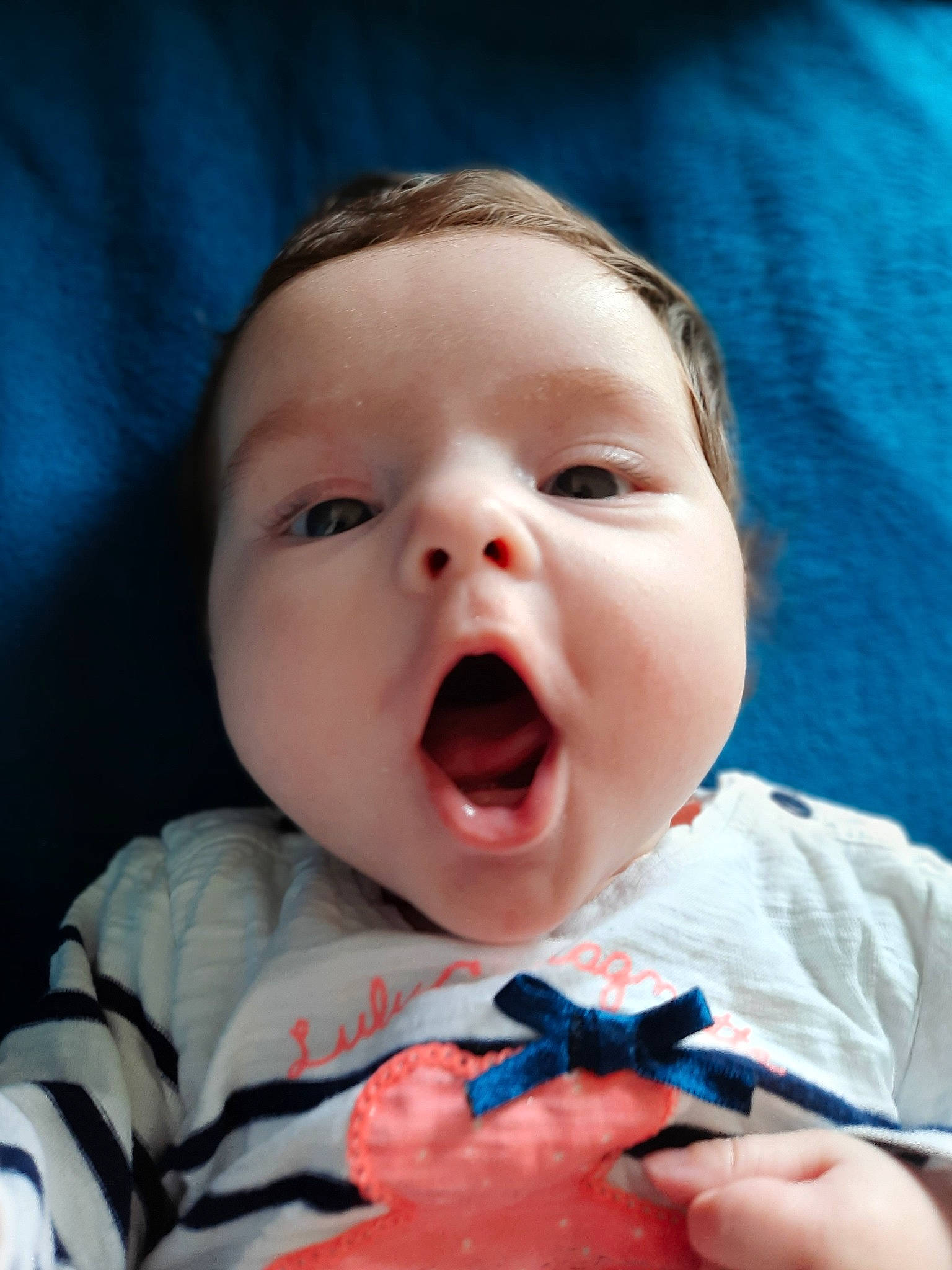 Maia a rejoint le concours — aidez-le/la à gagner de superbes lots ! baby, baby_laughing, baby_making_funny_faces, cheek, child, chin, face, facial_expression, head, headwear, laugh, lip, mouth, nose, person, smile, toddler, yawn