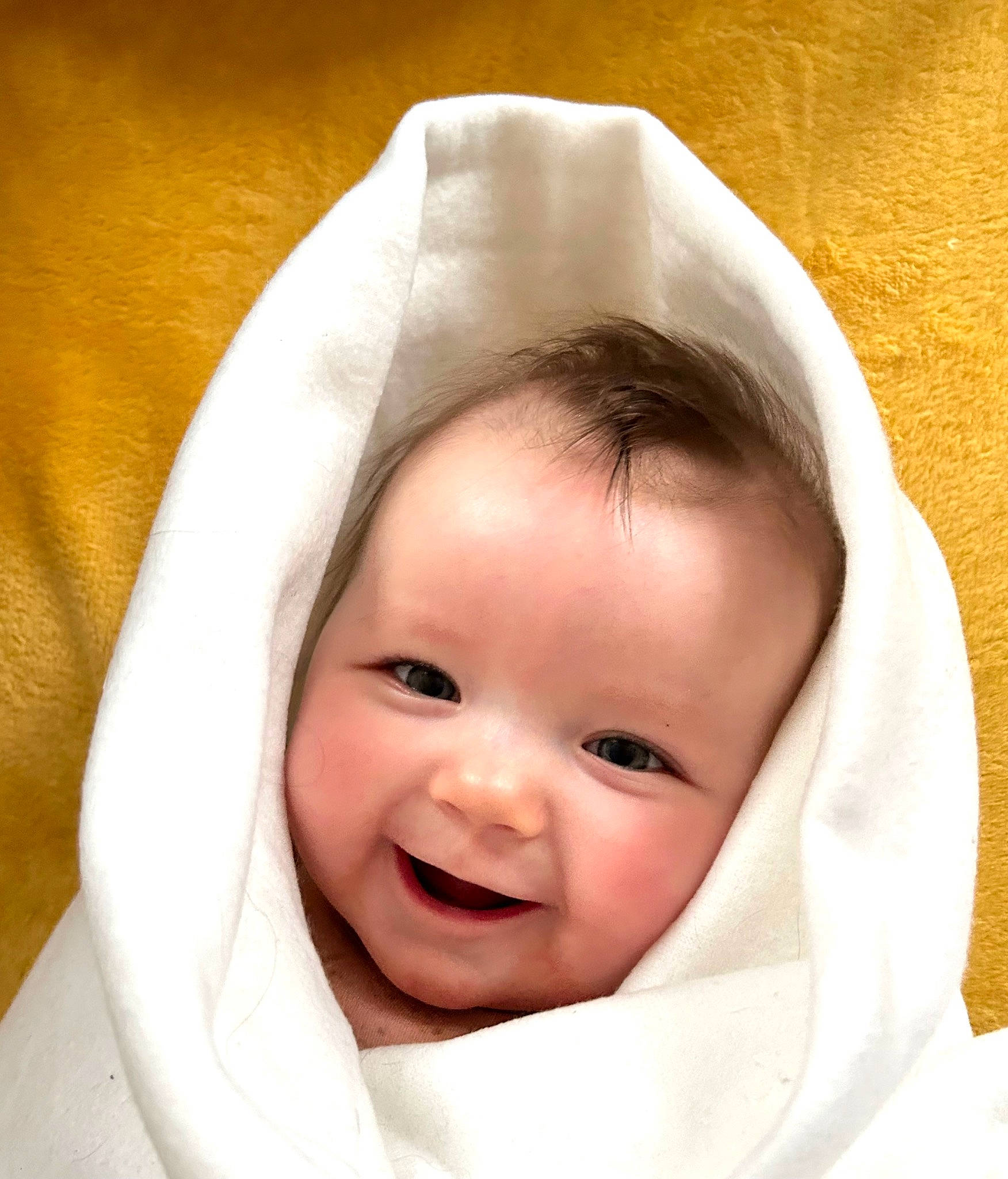 Rachel a rejoint le concours — aidez-le/la à gagner de superbes lots ! baby, baby_toddler_clothing, cheek, child, comfort, event, eye, eyelash, face, fashion_accessory, happy, iris, joy, linens, peach, person, portrait_photography, smile, toddler