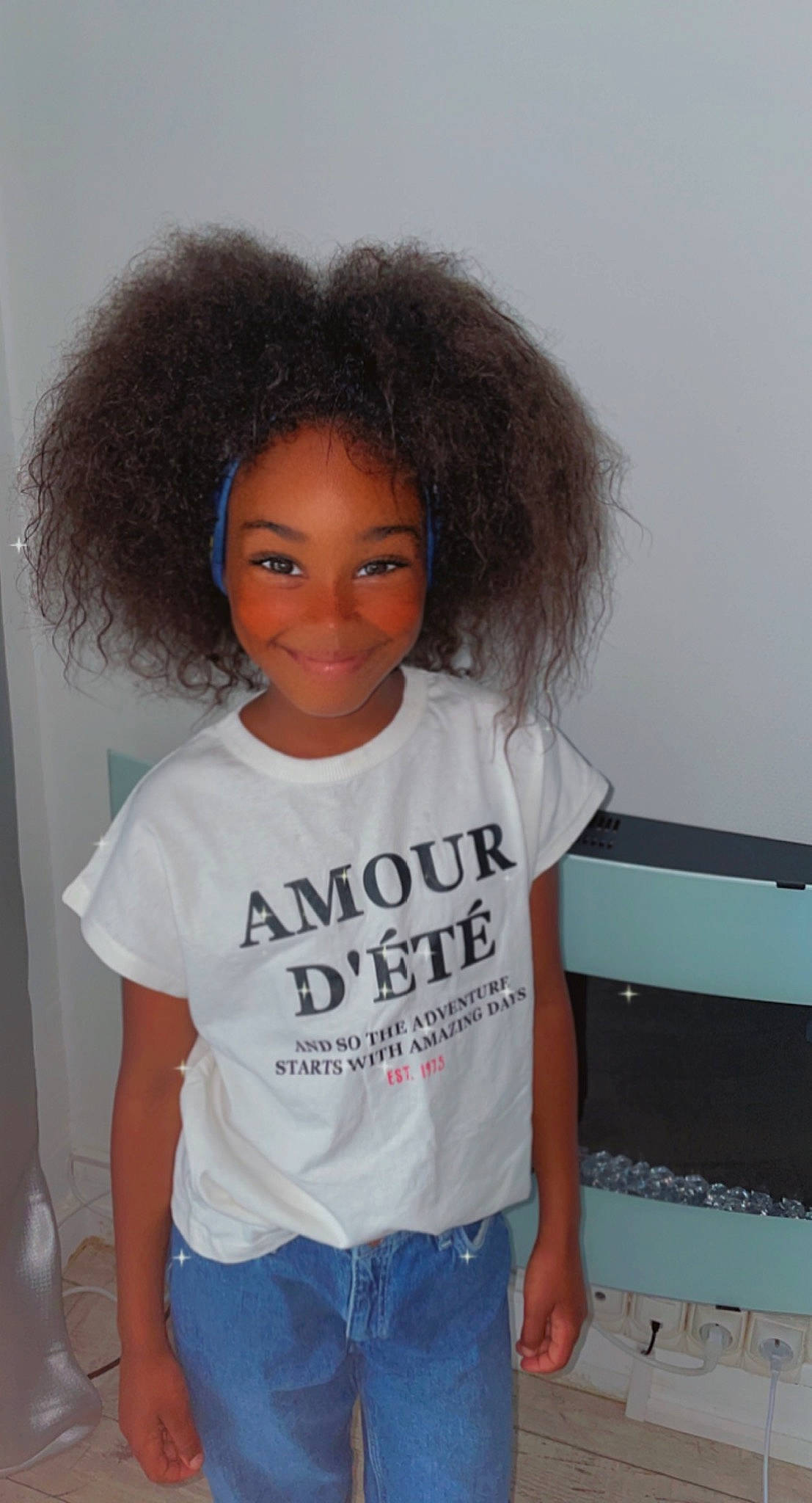 Inayah a rejoint le concours — aidez-le/la à gagner de superbes lots ! afro, chin, clothing, cool, eye, eyebrow, eyelash, face, forehead, grey, hair, head, jheri_curl, joint, joy, lip, person, ringlet, skin, sleeve