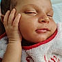 Jaden participe au concours pour gagner de l'argent avec cette photo : baby, sleepy, hand, face, bib, clothing, infant, skin, portrait, cute, closeup, child, resting, young, expression, soft, indoors, person, newborn, peaceful