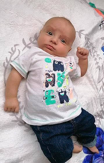 Noah participe au concours pour gagner de l'argent avec cette photo : baby, baby_products, baby_toddler_clothing, cheek, child, eye, face, grey, happy, nose, pattern, people, person, pink, product, sitting, skin, sleeve, t_shirt, textile