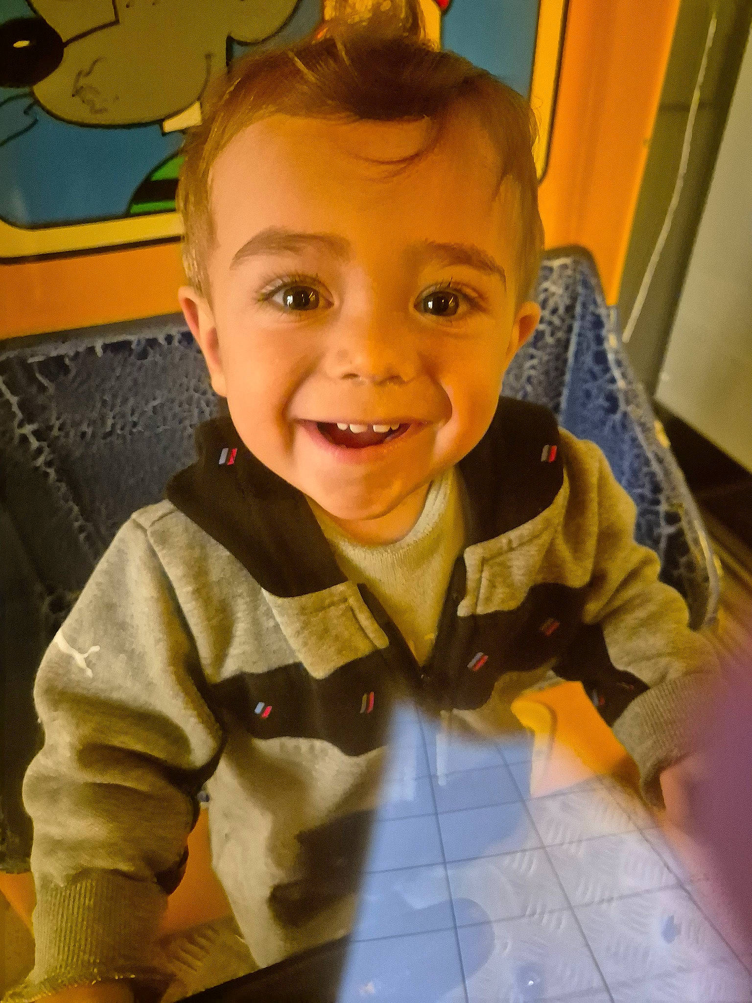 Firmin participe au concours pour gagner de l'argent avec cette photo : baby, baby_toddler_clothing, cheek, child, cool, curtain, flooring, forehead, fun, hairstyle, happy, iris, joy, nose, organ, person, sleeve, smile, t_shirt, toddler