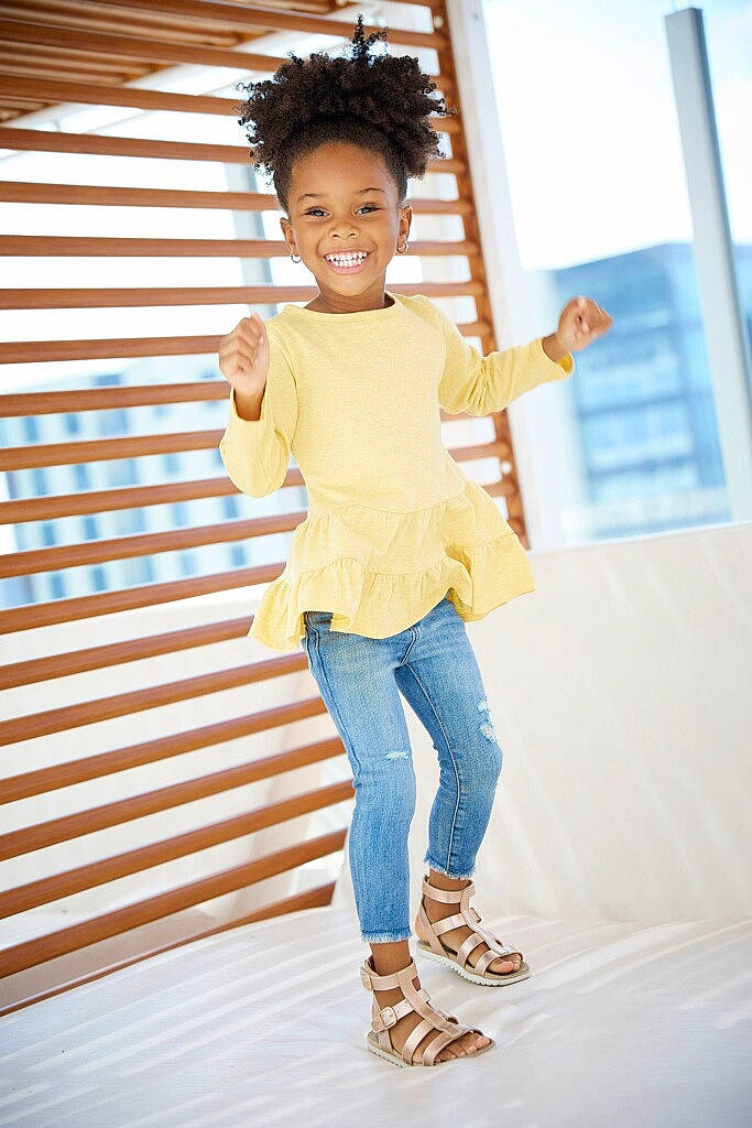 Makari joined the competition — help win amazing prizes! denim, electric_blue, event, fashion_design, flash_photography, fun, gesture, happy, human_leg, jeans, joy, leg, leisure, person, recreation, sandal, sleeve, smile, standing, t_shirt