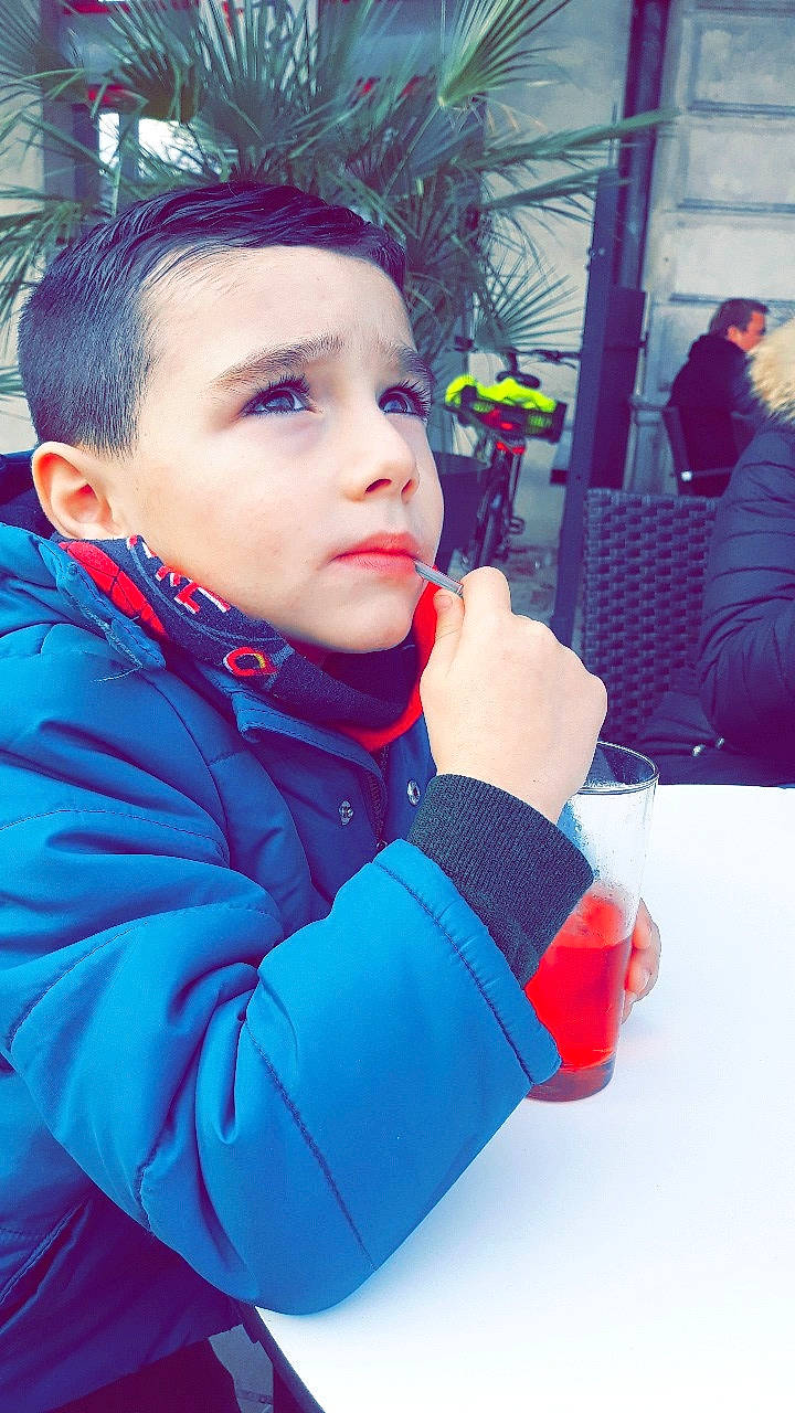 Gino a rejoint le concours — aidez-le/la à gagner de superbes lots ! blue, child, cool, eye, fun, girl, happiness, human, magenta, person, pink, product, purple, red, skin, smile, textile, toddler, winter