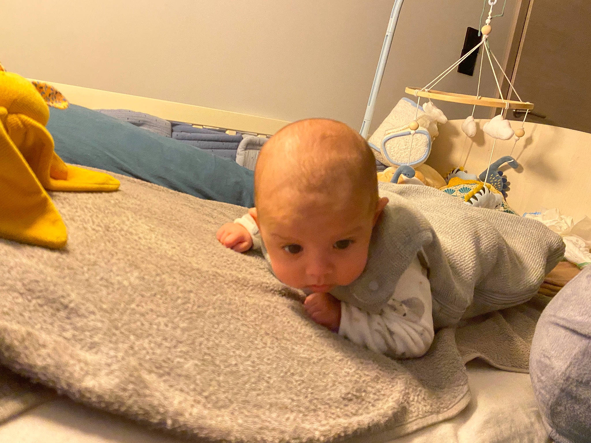 Luka participe au concours pour gagner de l'argent avec cette photo : baby, baby_products, baby_sleeping, baby_toddler_clothing, bedding, bedtime, carpet, child, comfort, flooring, grass, linens, nap, person, room, sitting, skin, sleep, toddler, tummy_time