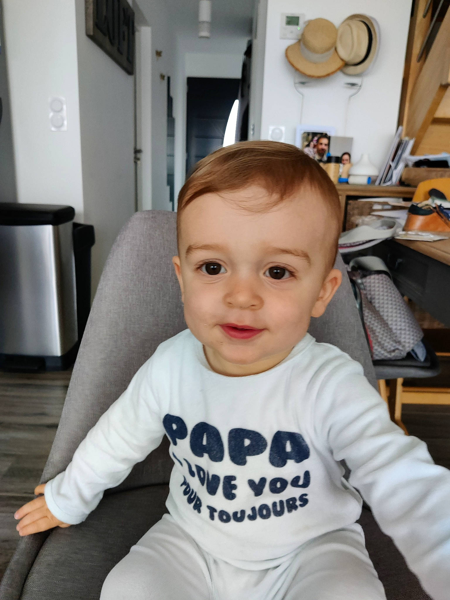 Maël a rejoint le concours — aidez-le/la à gagner de superbes lots ! baby, baby_toddler_clothing, cheek, child, comfort, electric_blue, eyelash, floor, flooring, fun, happy, iris, person, sitting, sleeve, smile, standing, t_shirt, toddler, white