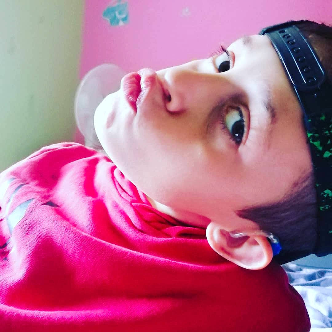 Kenzo a rejoint le concours — aidez-le/la à gagner de superbes lots ! cheek, chin, cool, ear, eyebrow, eyelash, eyewear, face, forehead, happy, jaw, lip, mouth, neck, nose, person, pink, shoulder, skin, smile