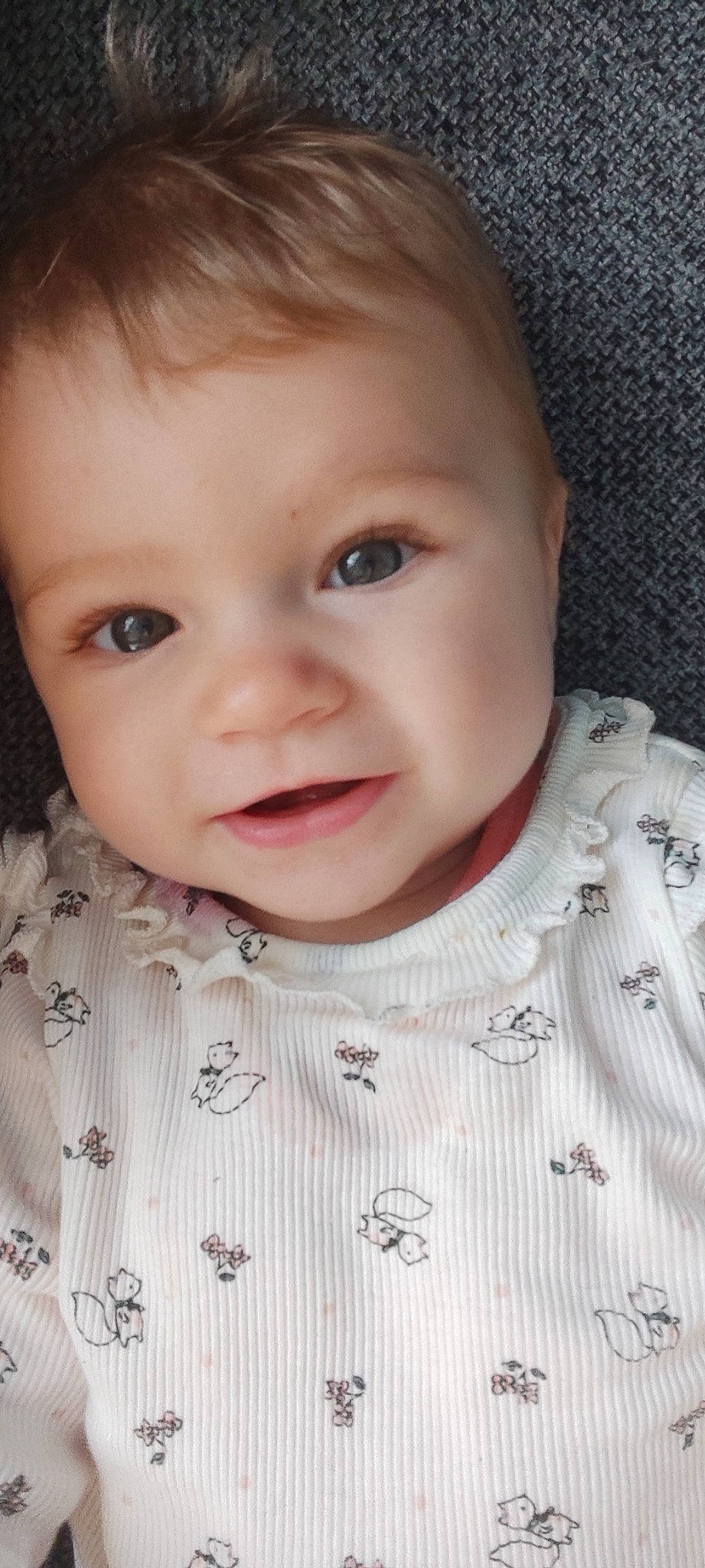 Victoire participe au concours pour gagner de l'argent avec cette photo : baby, baby_toddler_clothing, cheek, chin, collar, dress, eye, eyebrow, eyelash, facial_expression, happy, iris, lip, mammal, nose, person, skin, sleeve, smile, standing