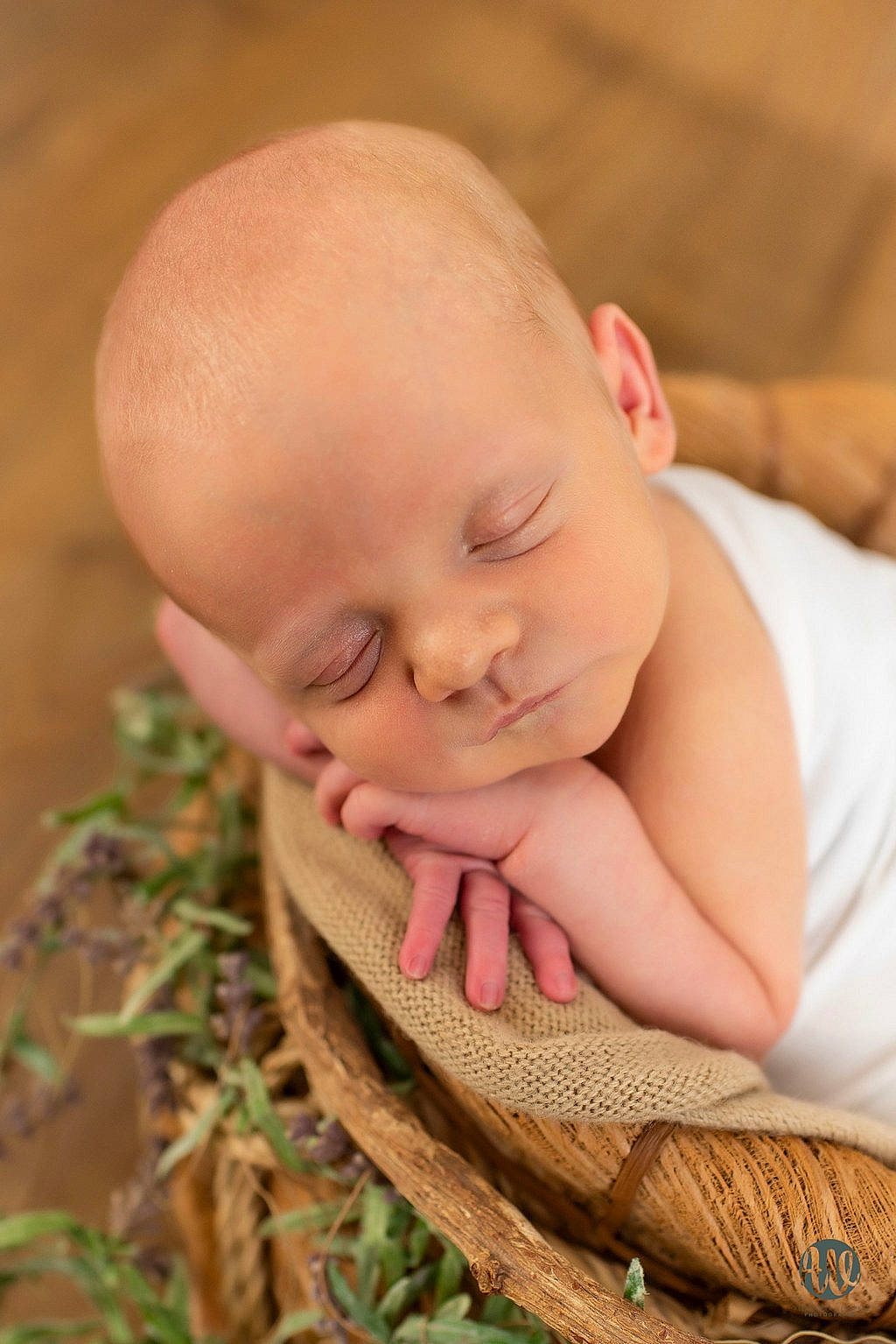 Tiago participe au concours pour gagner de l'argent avec cette photo : baby, baby_toddler_clothing, cheek, child, chin, comfort, eye, face, finger, gesture, grass, happy, lip, nail, nose, people_in_nature, person, skin, thumb, toddler