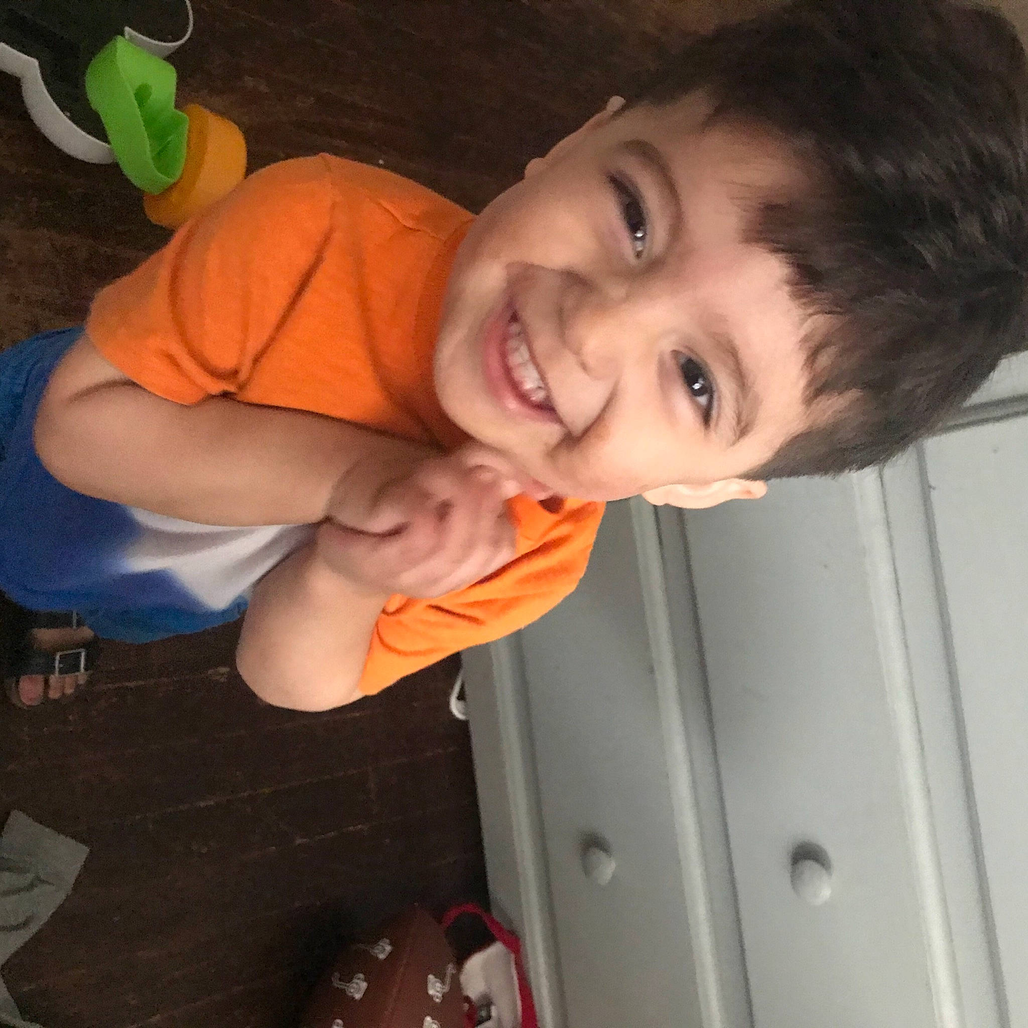 Enzo is registered to the contest to win money with this photo: cheek, eye, eyebrow, face, finger, gesture, happy, head, human_body, iris, joy, lip, mouth, neck, nose, person, product, skin, smile, t_shirt