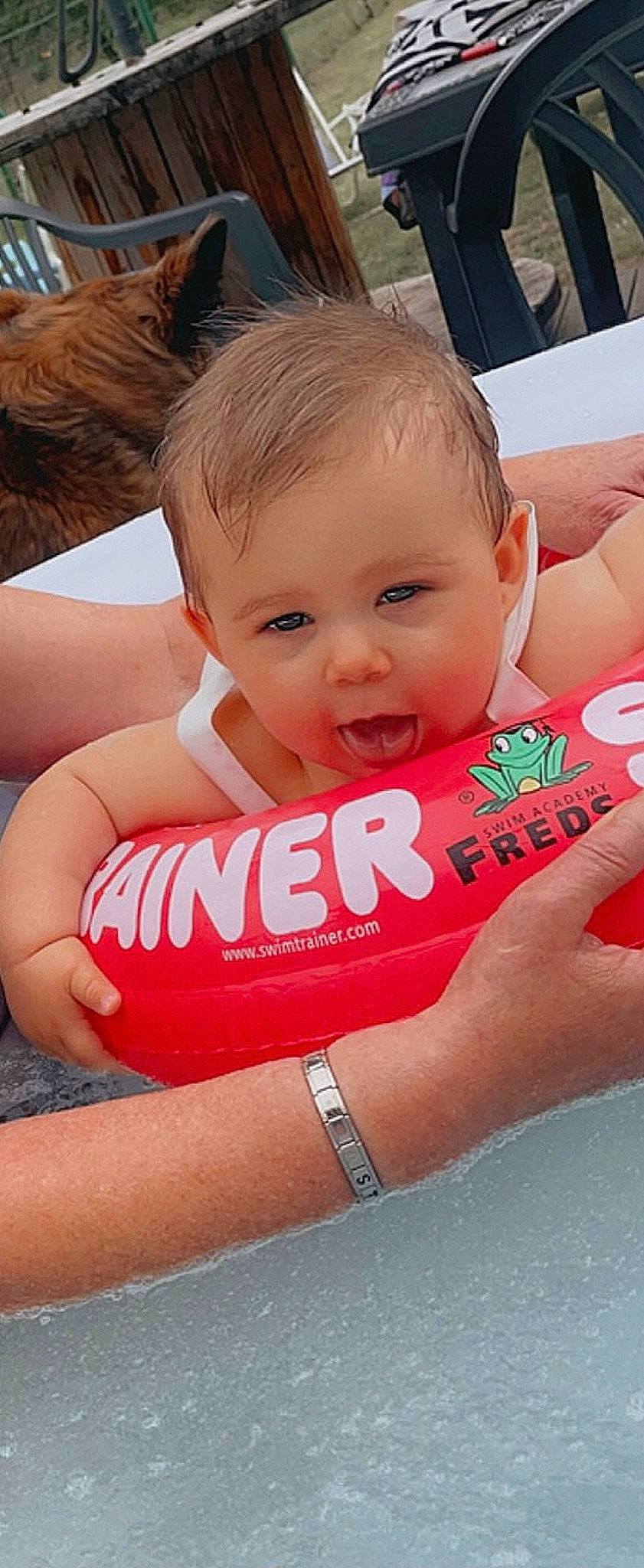 Malo a rejoint le concours — aidez-le/la à gagner de superbes lots ! baby, chest, finger, fun, hair, happy, head, human_body, leisure, lip, muscle, person, product, recreation, skin, smile, summer, t_shirt, thigh, toddler