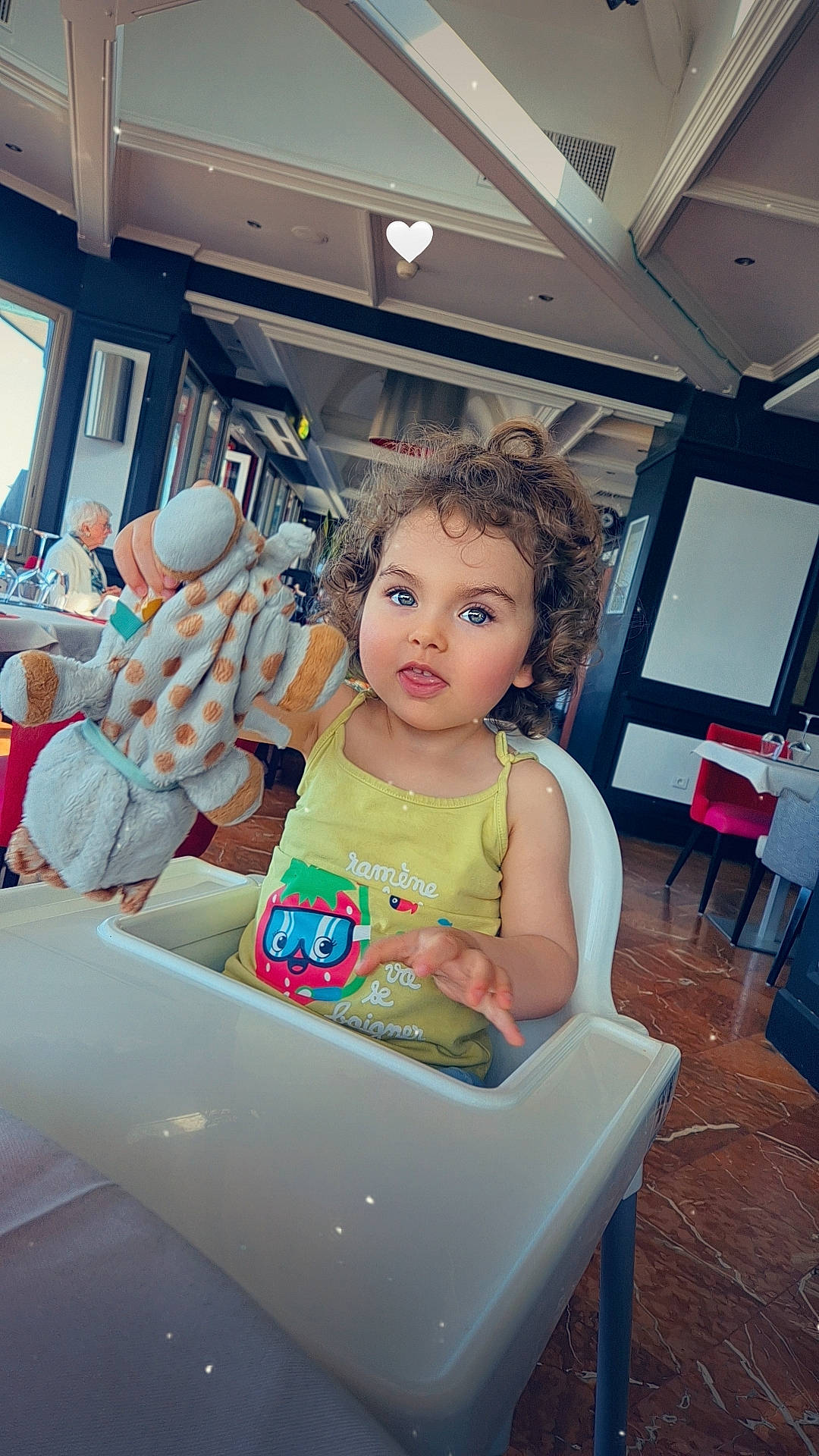 Léana participe au concours pour gagner de l'argent avec cette photo : baby, chair, child, fun, happy, laptop, leisure, person, public_transport, room, sitting, t_shirt, toddler, travel, vacation