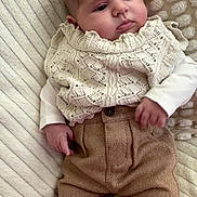 Maïlya participe au concours pour gagner de l'argent avec cette photo : baby, blanket, child, clothing, cozy, cute, expression, face, foot, hand, indoor, infant, knitwear, lying, pants, portrait, resting, soft, texture, warm