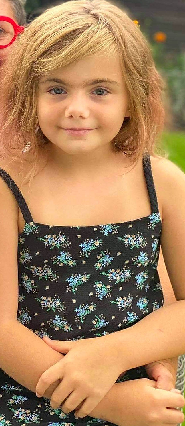 Liséa participe au concours pour gagner de l'argent avec cette photo : chest, eye, facial_expression, fashion, grass, hair, hairstyle, happy, head, joint, joy, lip, neck, necklace, organ, person, shoulder, skin, smile, summer