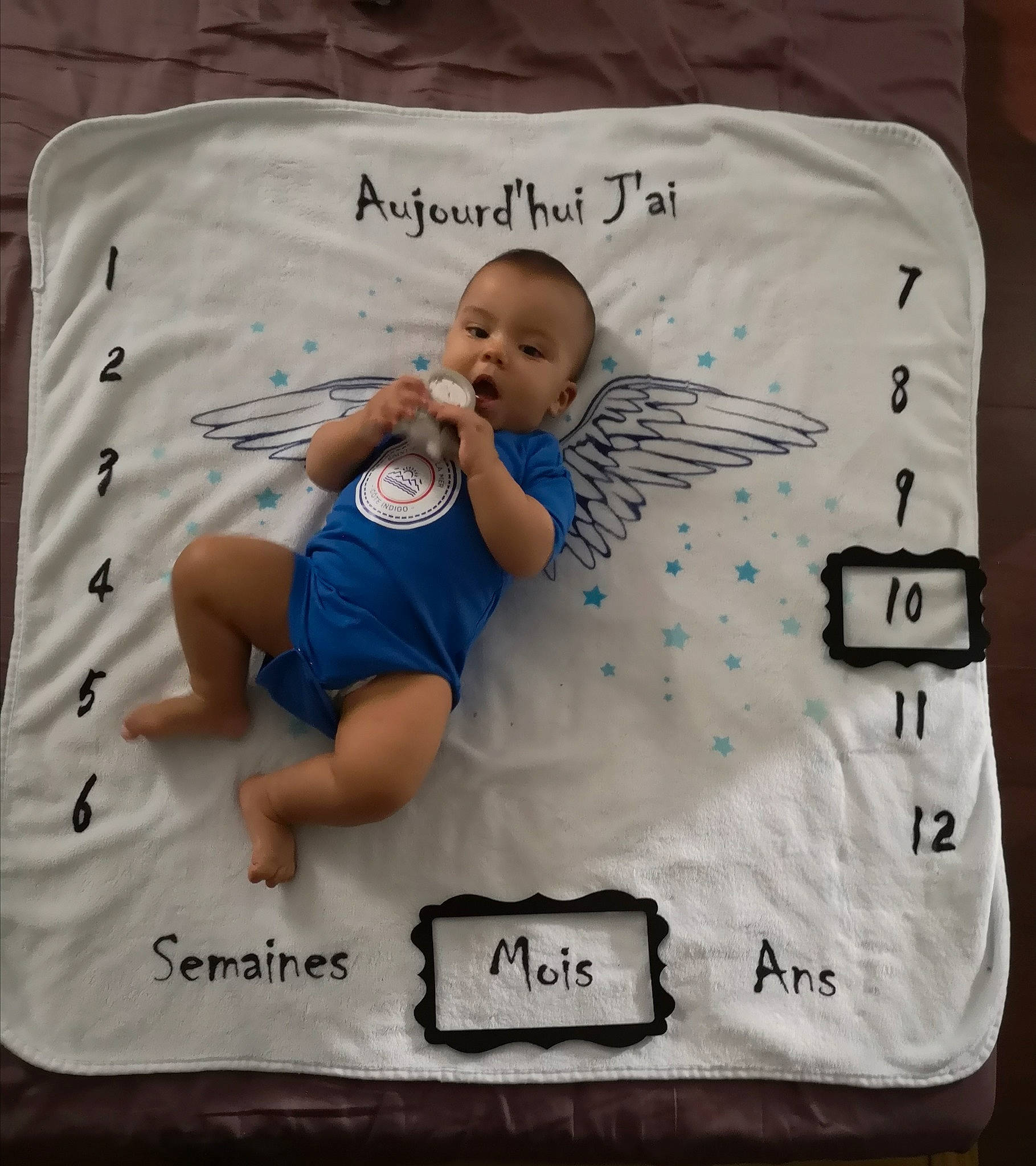 Chams participe au concours pour gagner de l'argent avec cette photo : baby, baby_products, baby_sleeping, baby_toddler_clothing, bed, bedding, bedtime, child, comfort, font, happy, linens, pattern, person, pillow, product, room, sugar_cake, t_shirt, throw_pillow