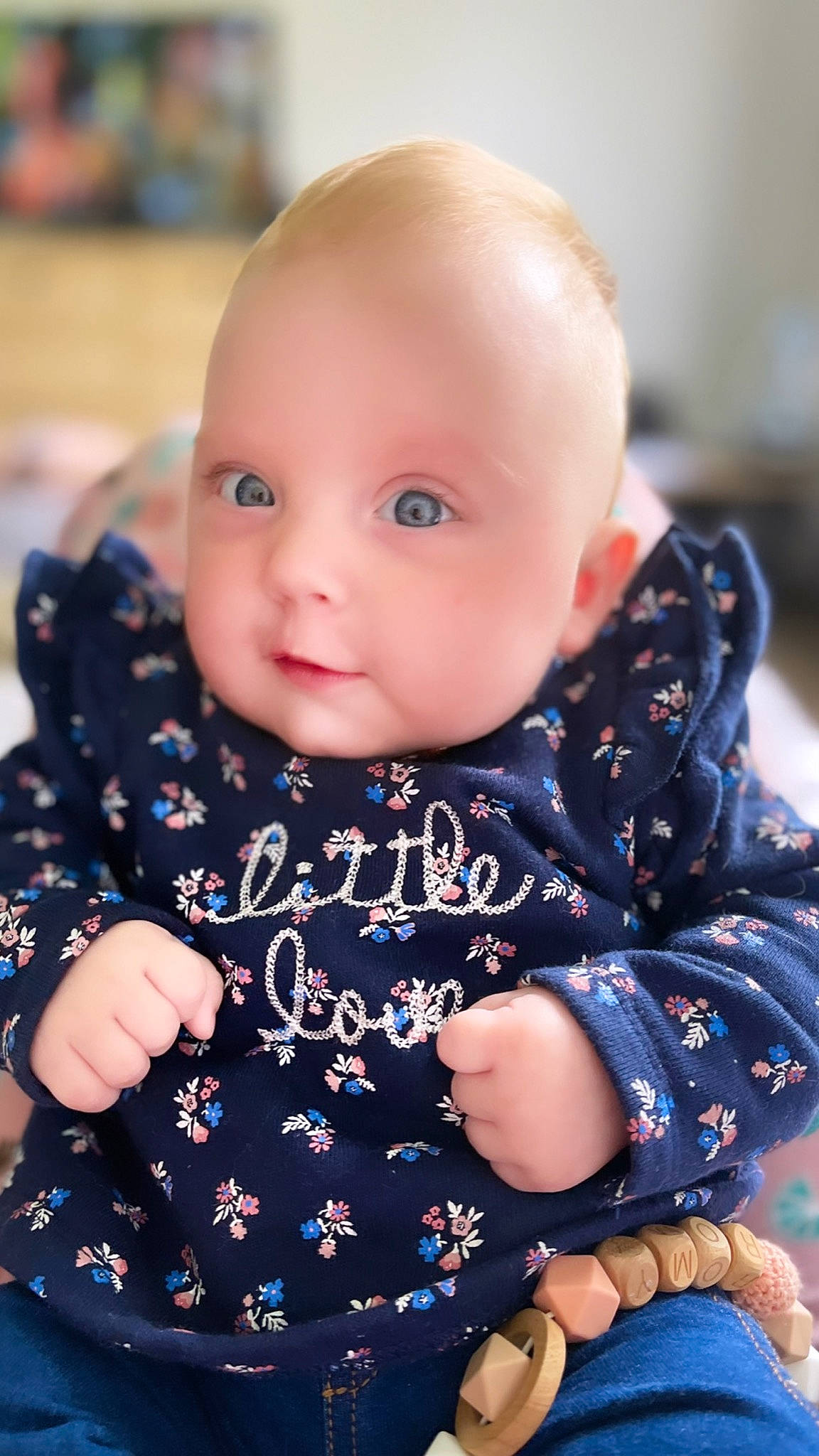 Romy participe au concours pour gagner de l'argent avec cette photo : arm, baby, baby_toddler_clothing, beauty, cheek, child, collar, dress_shirt, electric_blue, finger, happy, iris, pattern, person, photograph, purple, skin, sleeve, smile, t_shirt