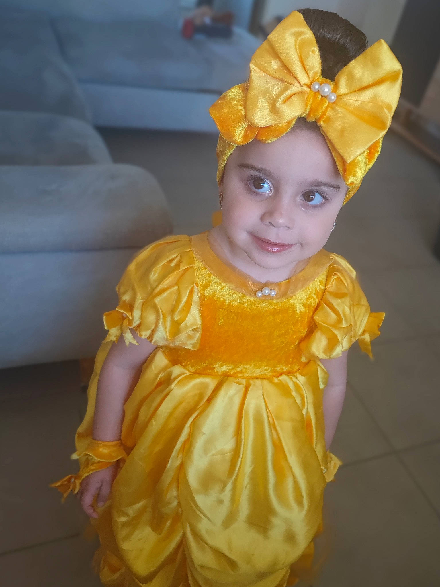 Angel a rejoint le concours — aidez-le/la à gagner de superbes lots ! baby, baby_toddler_clothing, child, costume_hat, crown, embellishment, event, eye, fashion_accessory, fashion_design, fictional_character, fun, hair_accessory, happy, headpiece, headwear, joy, peach, person, room