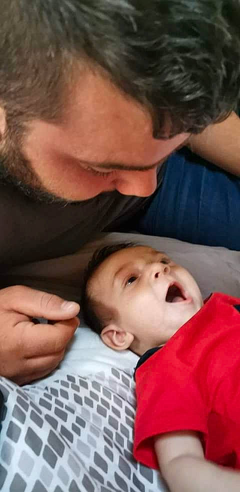 Bayron a rejoint le concours — aidez-le/la à gagner de superbes lots ! baby, cheek, child, ear, gesture, mouth, nose, person, sleep, toddler